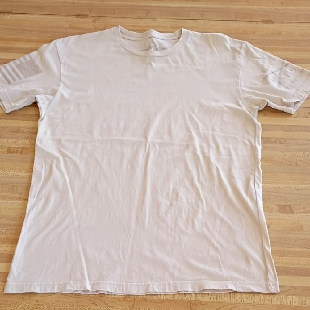 Grunt Style White Short Sleeve Crew T-Shirt with Subtle Sleeve Flag Size M